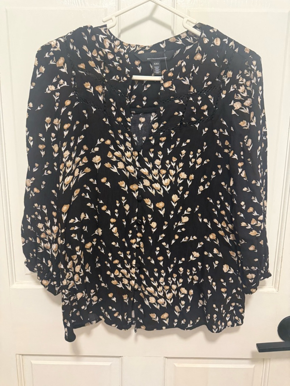 NWOT White House Black Market Black Floral V-Neck Blouse with 3/4 sleeves- XXS